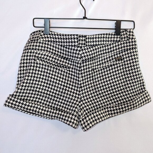 Y2K Guess | Low Rise Cuffed Hem Houndstooth Black & White Tweed Shorts | Size 29 - Picture 6 of 11